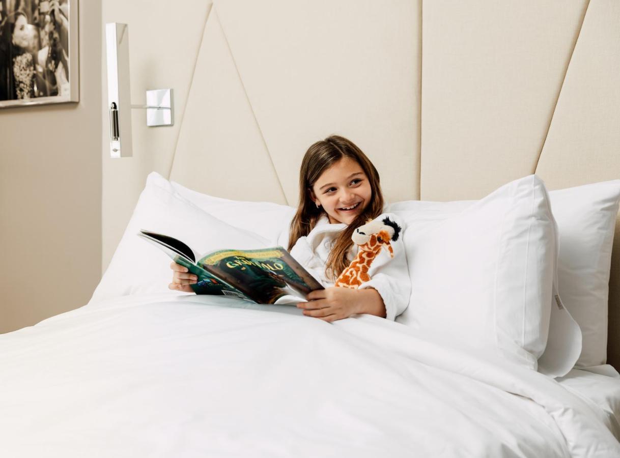 Ette Luxury Hotel & Spa Four Corners Екстер'єр фото A child in a hotel room